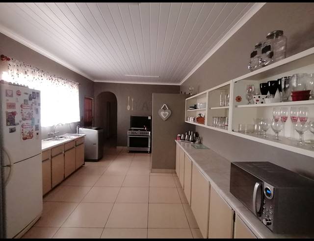 3 BEDROOM FREESTANDING SOLD IN STILFONTEIN EXT 4